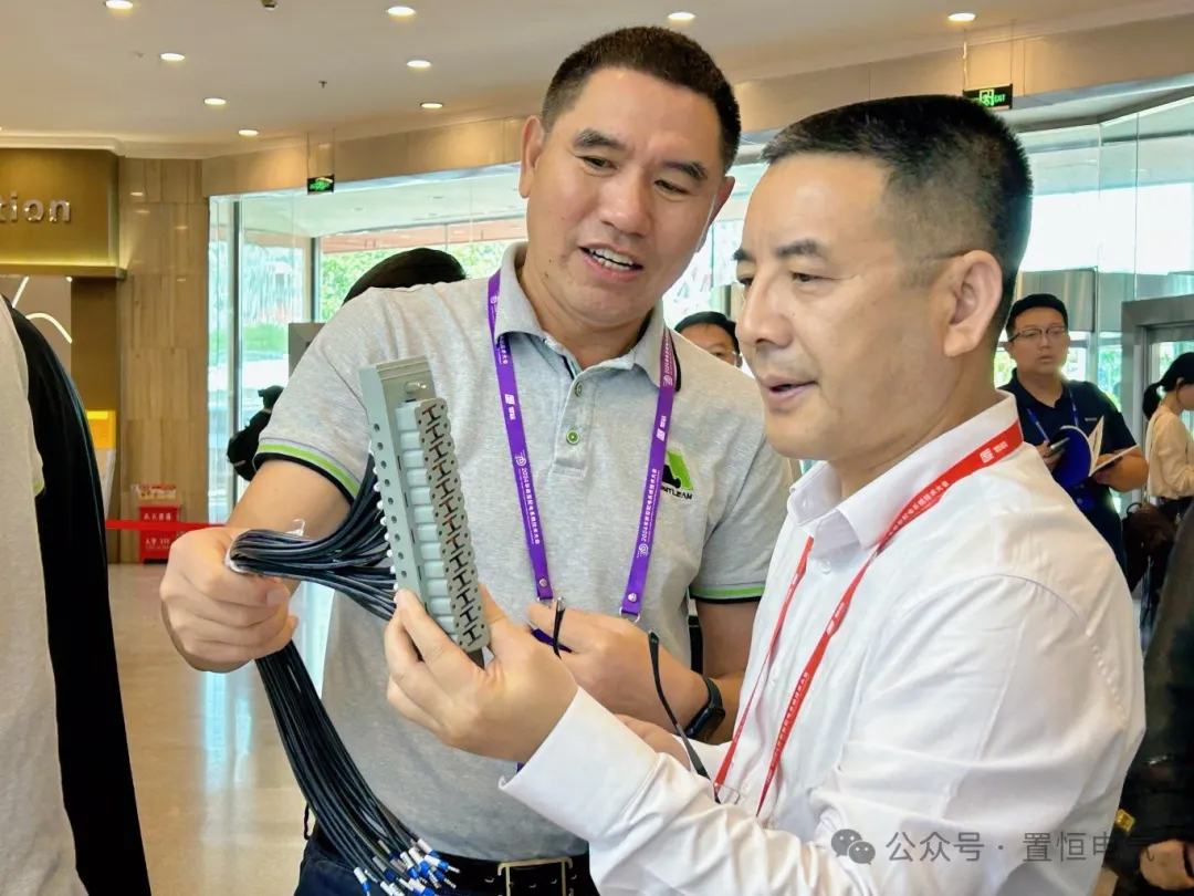 展會(huì)直擊丨來(lái)新型配電系統(tǒng)技術(shù)大會(huì)領(lǐng)略置恒風(fēng)采！(圖3)